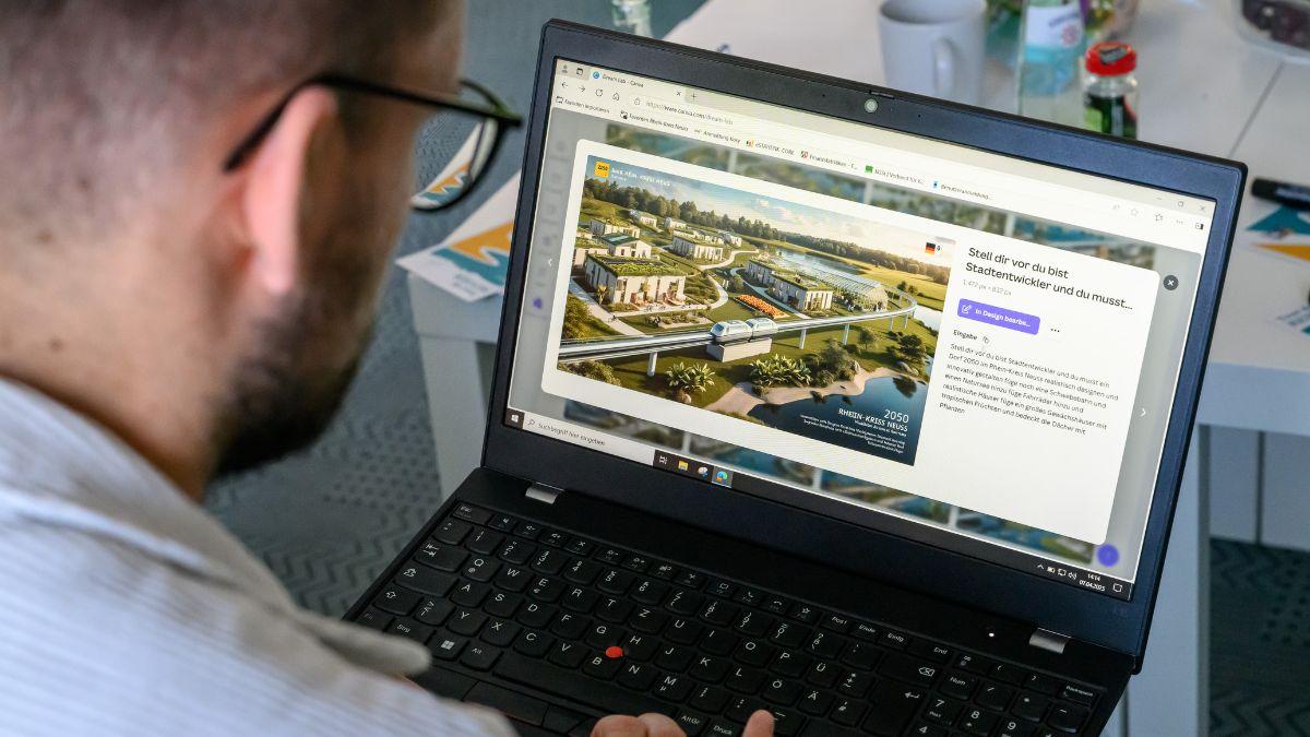 Zukunftsvisionen werden am Laptop erstellt