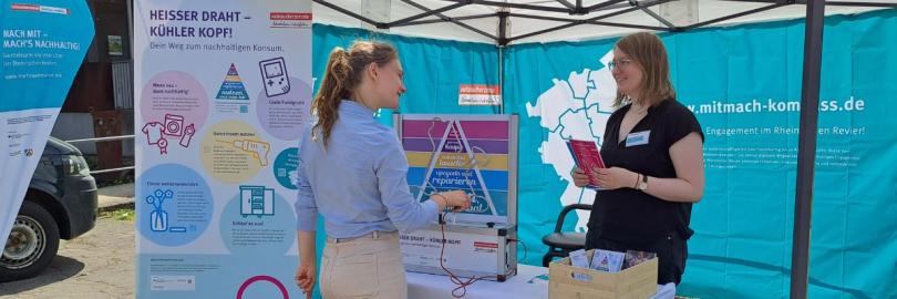 Am Aktionsstand wird der heisse Draht ausprobiert